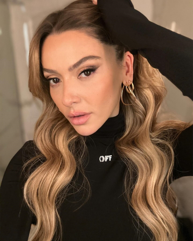 Hadise, kendisinden 10 yaş küçük Mert Ayaydın ile sarmaş dolaş görüntülendi