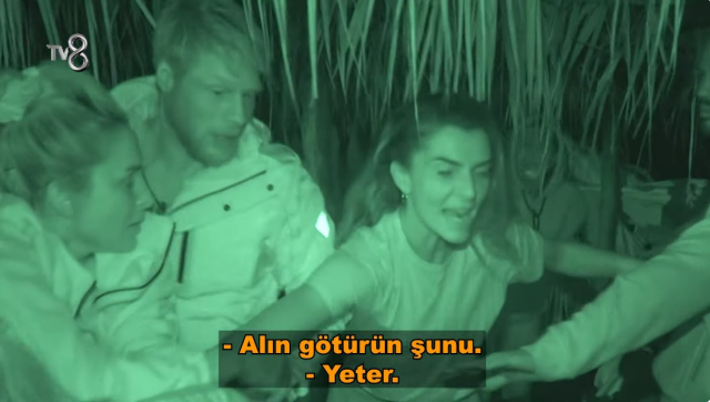 Survivor All Star'da kavga! Sema, tekme ve yumruklarla Pınar'a saldırıyor