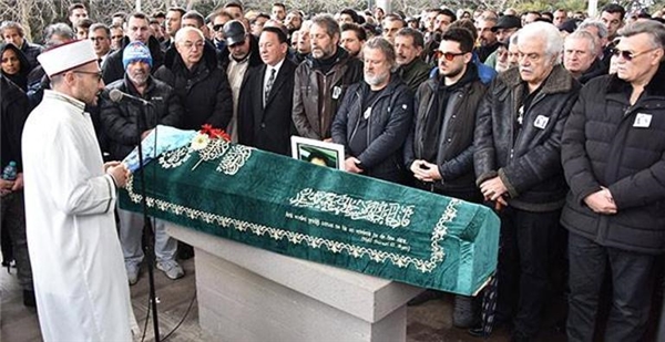 Ünlü Oyuncu Bahar Öztan'ın Cenazesi Dualarla Uğurlandı