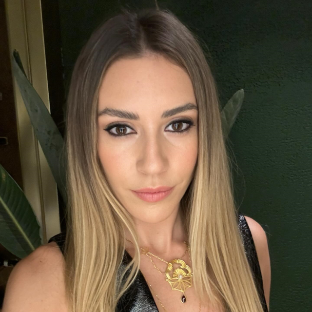 Sinem Kobal'ın Ömer dizisinin setine yaptığı ziyaret heyecan yarattı