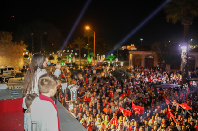 CHP'nin adayı Lâl Denizli, Çeşme'nin ilk kadın belediye başkanı oldu